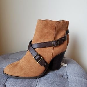 NWT Cognac booties